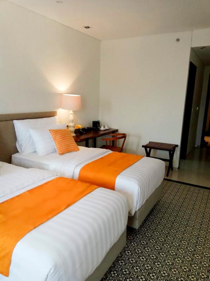 M Hotel Sorong Exterior foto