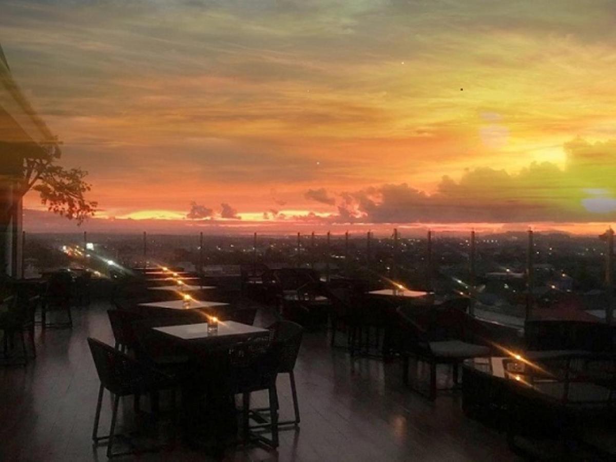 M Hotel Sorong Exterior foto